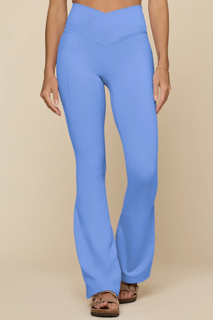 Crisscross Hourglass® Flared Legging with Pockets - Nordic Blue - Pilt 5