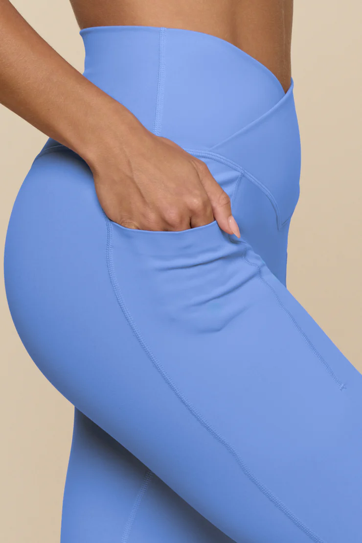 Crisscross Hourglass® Flared Legging with Pockets - Nordic Blue - Pilt 3